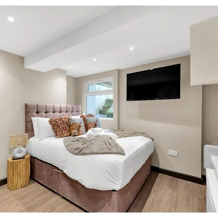 Serene Bliss: Perfect Studio For 2 London Exterior photo